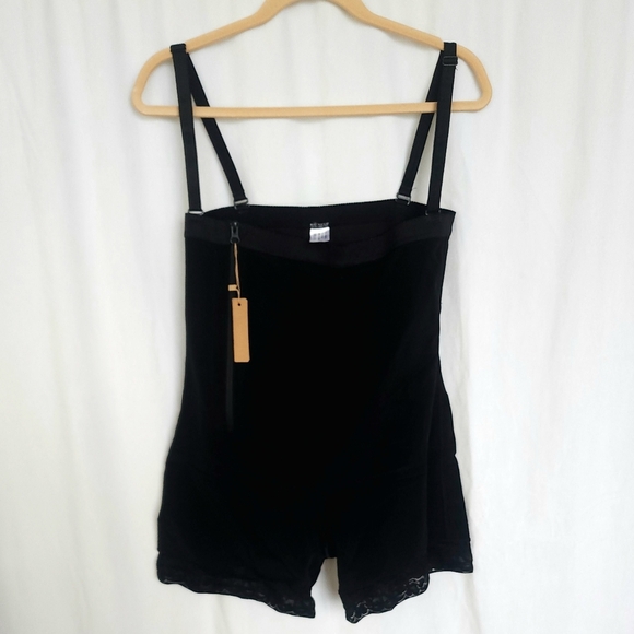 Black High-Waisted Shapewear Shorts - Picture 11 of 12